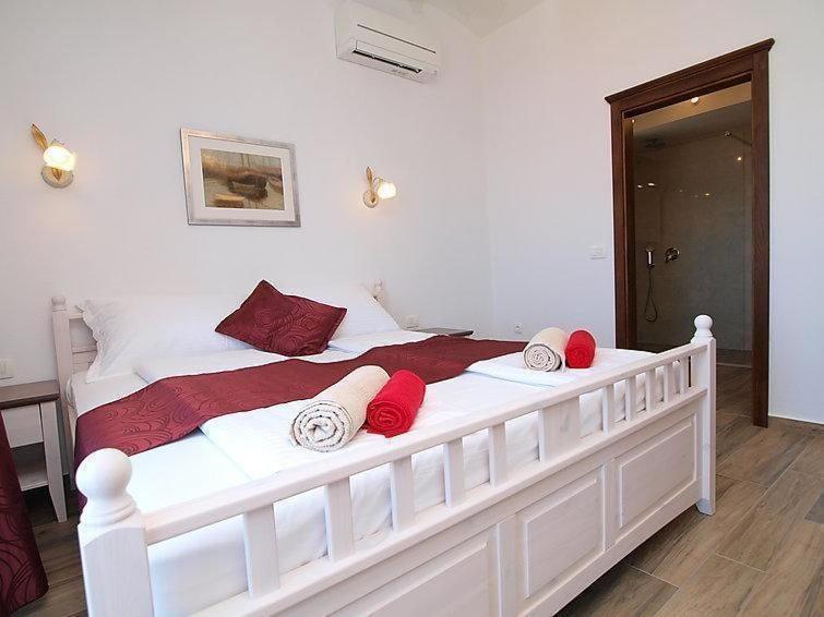 Ferienhaus Bellavista Mit Beheiztem Pool Und Garten Makarska
