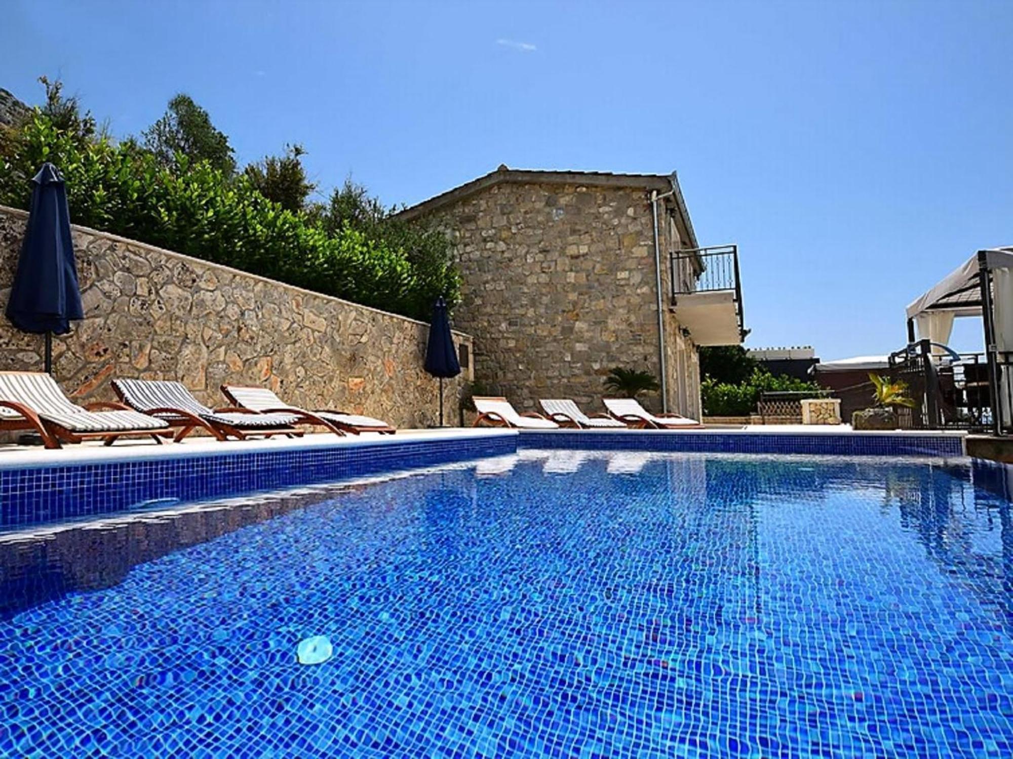 Bellavista Mit Beheiztem Pool Und Garten Makarska